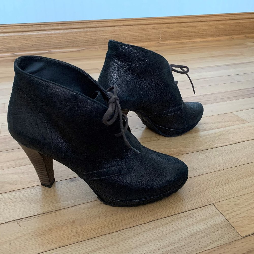 Paul Green size 8 New York bronze metallic bootie